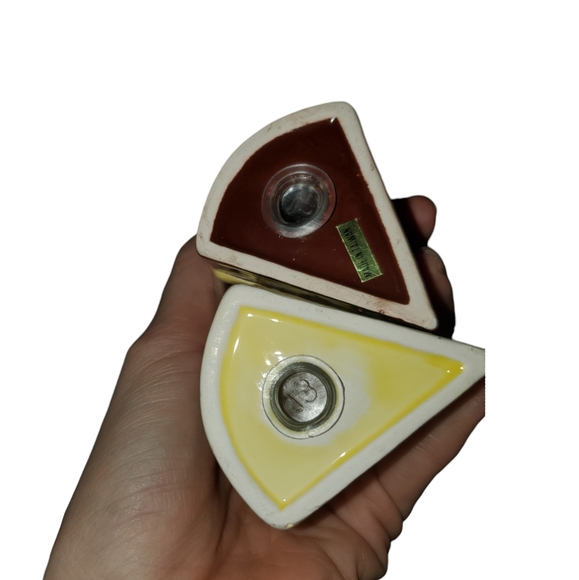 Vintage cake slice Salt and Pepper Shakers - Picture 4 of 4